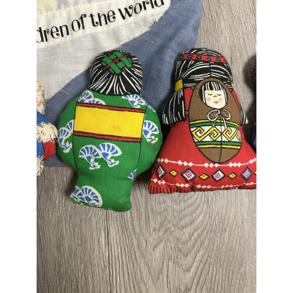 Vintage Children of the World Small Cloth Fabric Dolls Set Of 5 + Bag READ - Picture 6 of 12